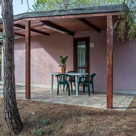Pleasant Mobile In With Shared Pool Holiday home