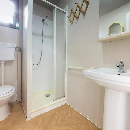 Holiday home Pleasant Mobile In With Shared Pool